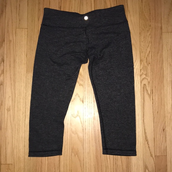 Lulu Lemon cropped pants - Picture 2 of 3